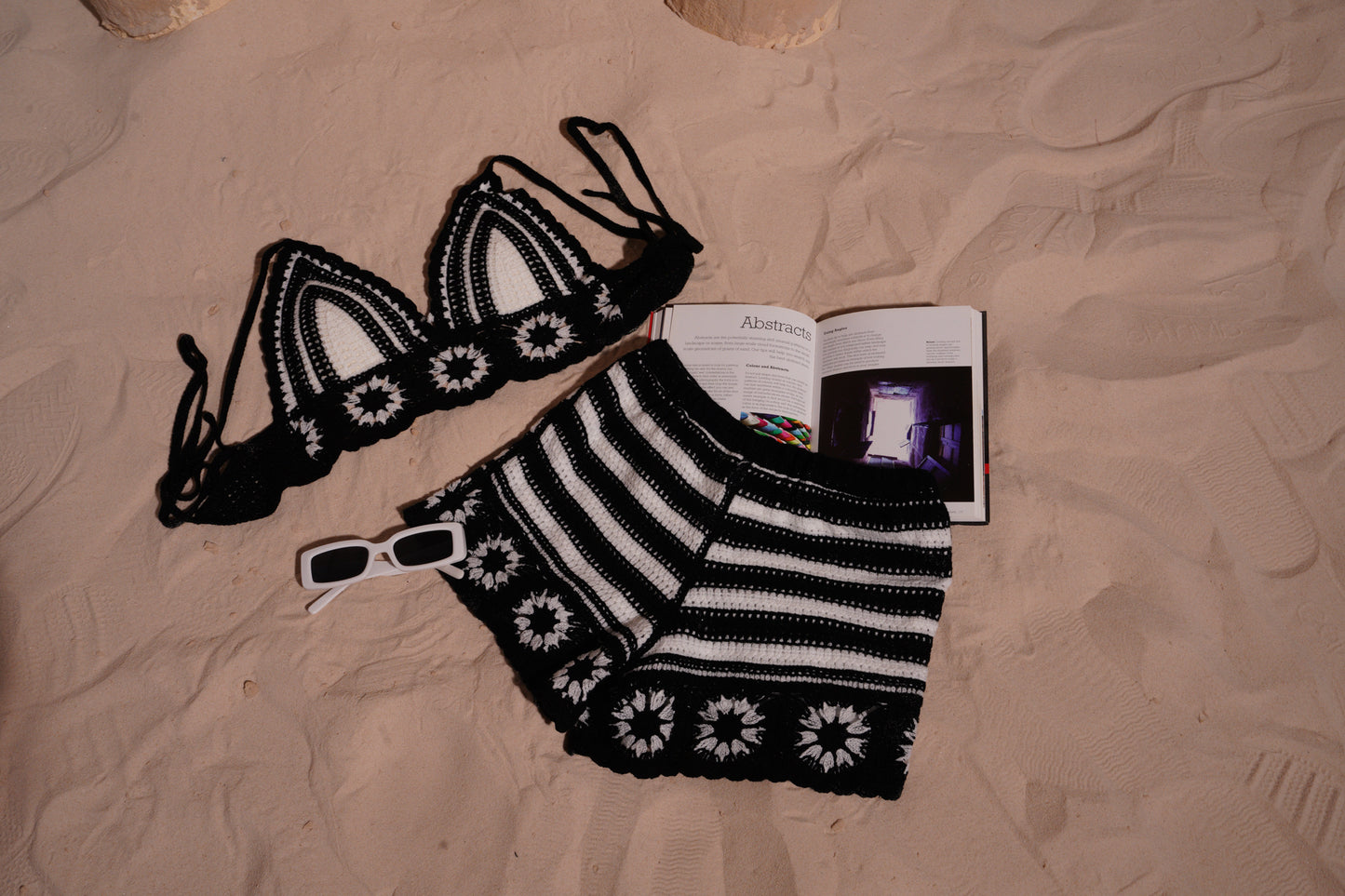 Black & white cropped top short set