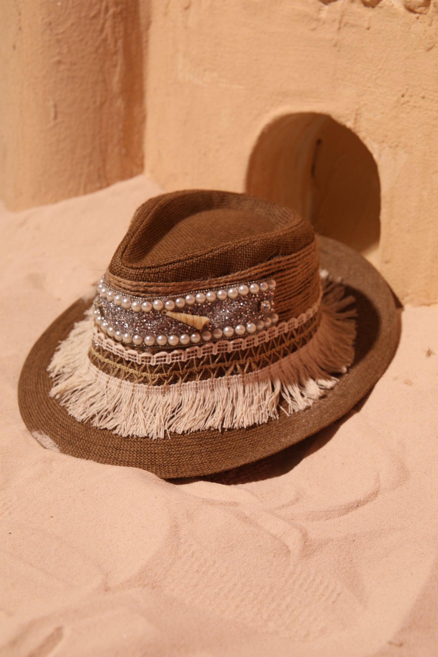 Beige hat wz colorful strap